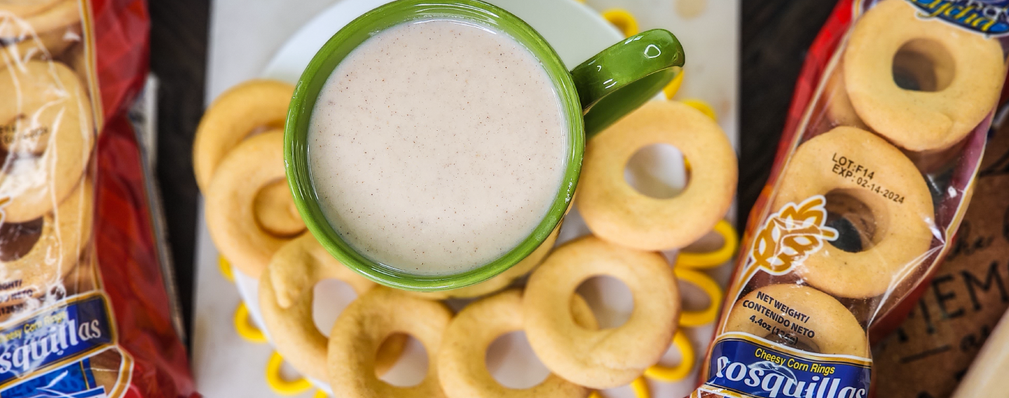 Recipe of the typical Honduran Atole drink with Mama Lycha Cheesy Corn Rings