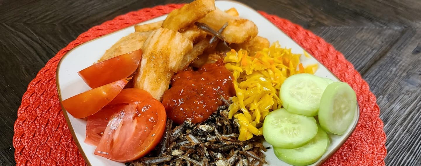 Mama Lycha Fried Yucca With Olominas