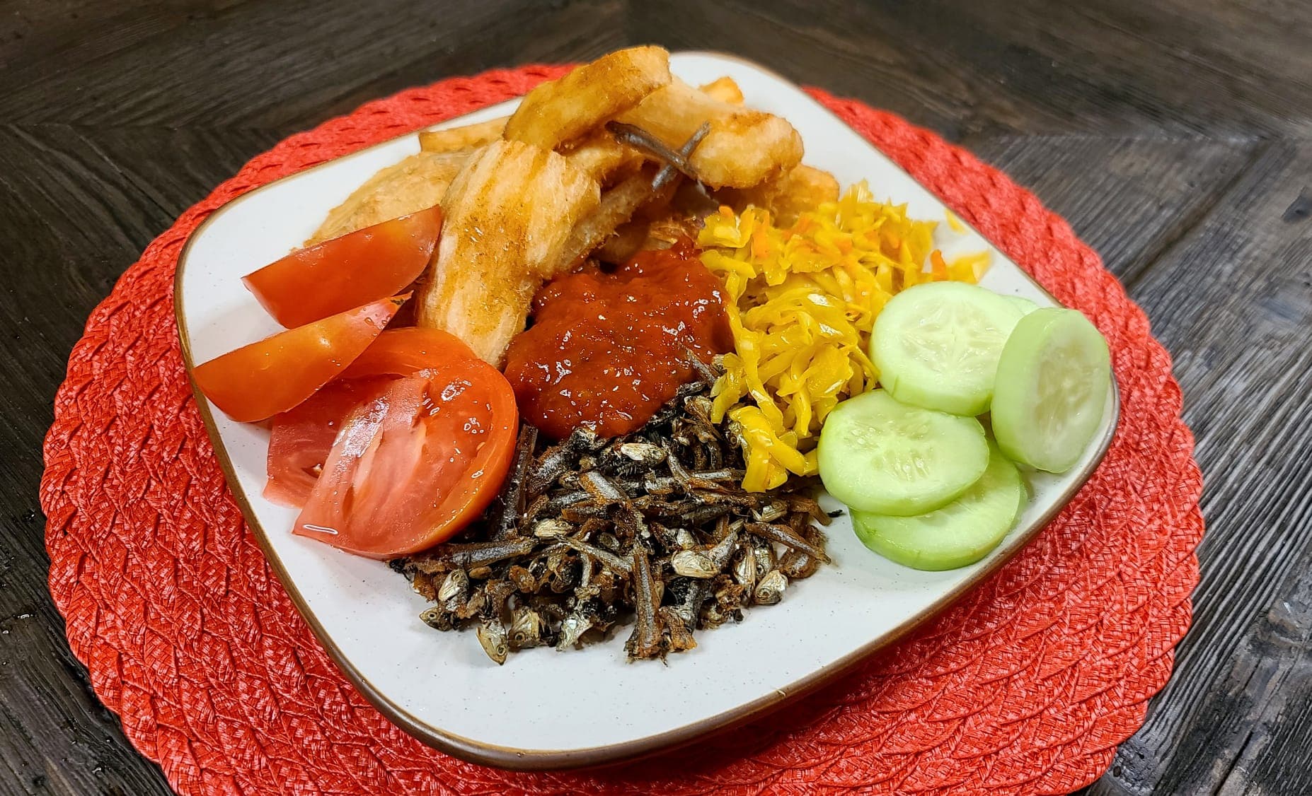Mama Lycha Fried Yucca With Olominas
