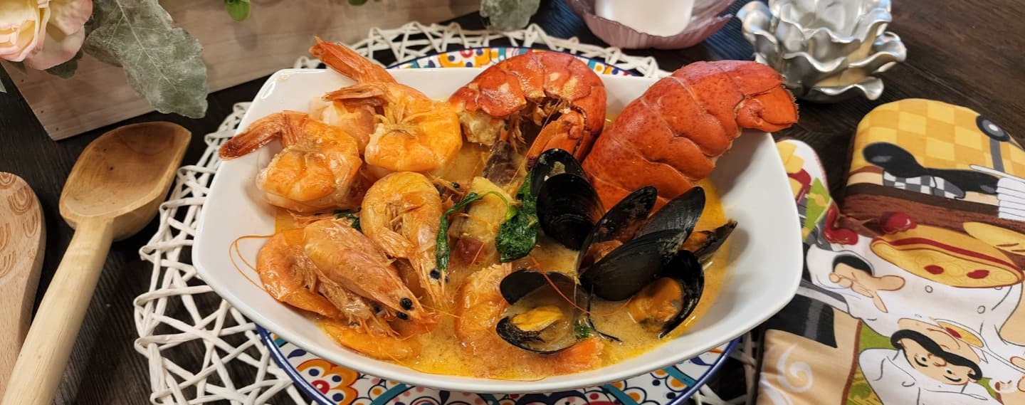 Mama Lycha Mariscada From El Salvador